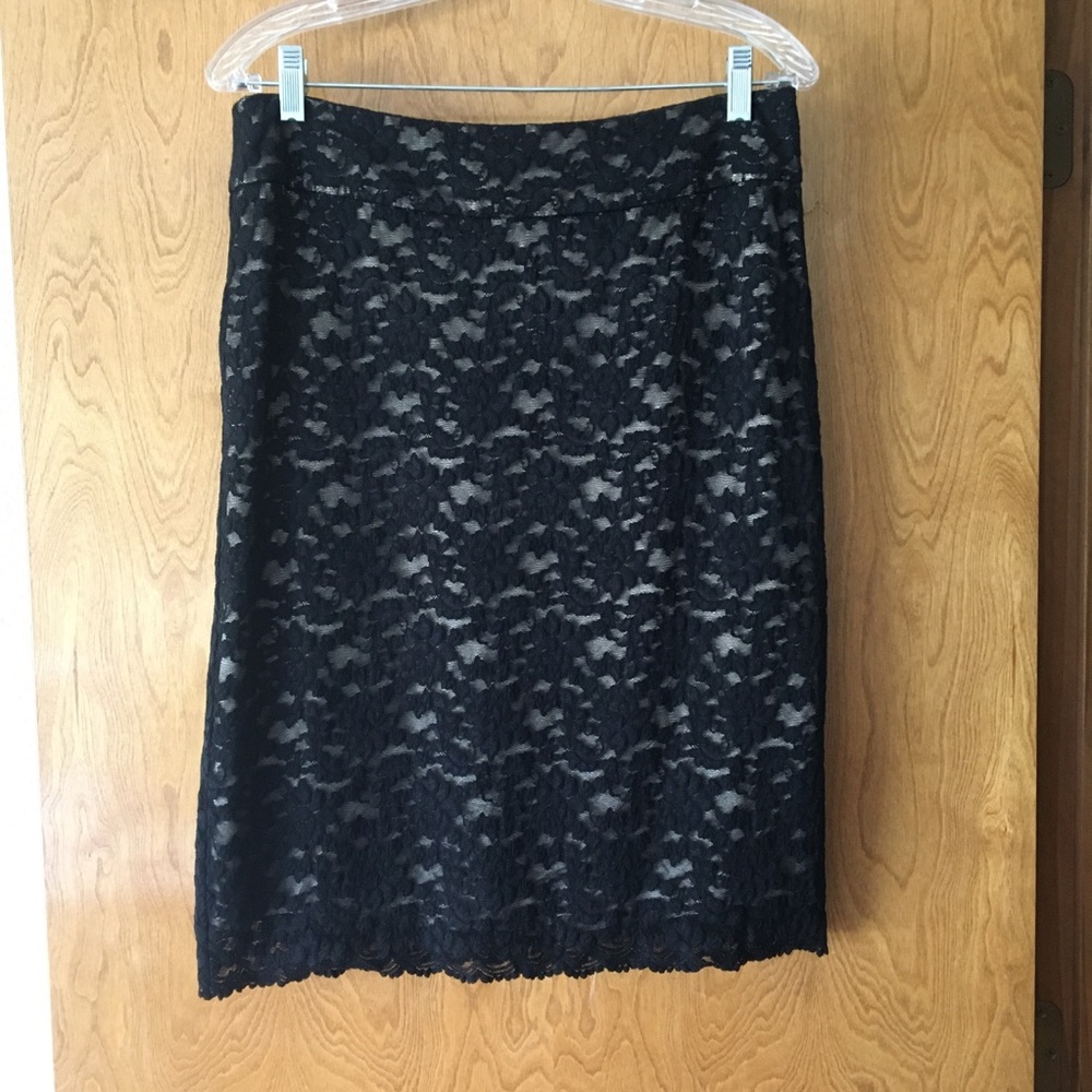 Banana Republic Lace Overlay Skirt - 10